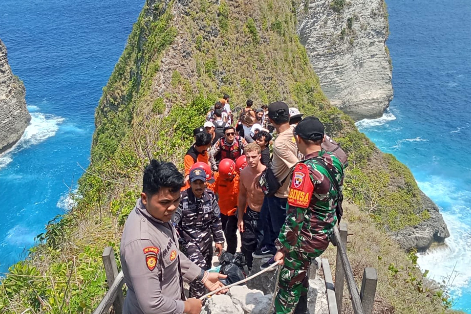 Australian Tourist Found Dead After Falling 80 Meters at Kelingking Beach