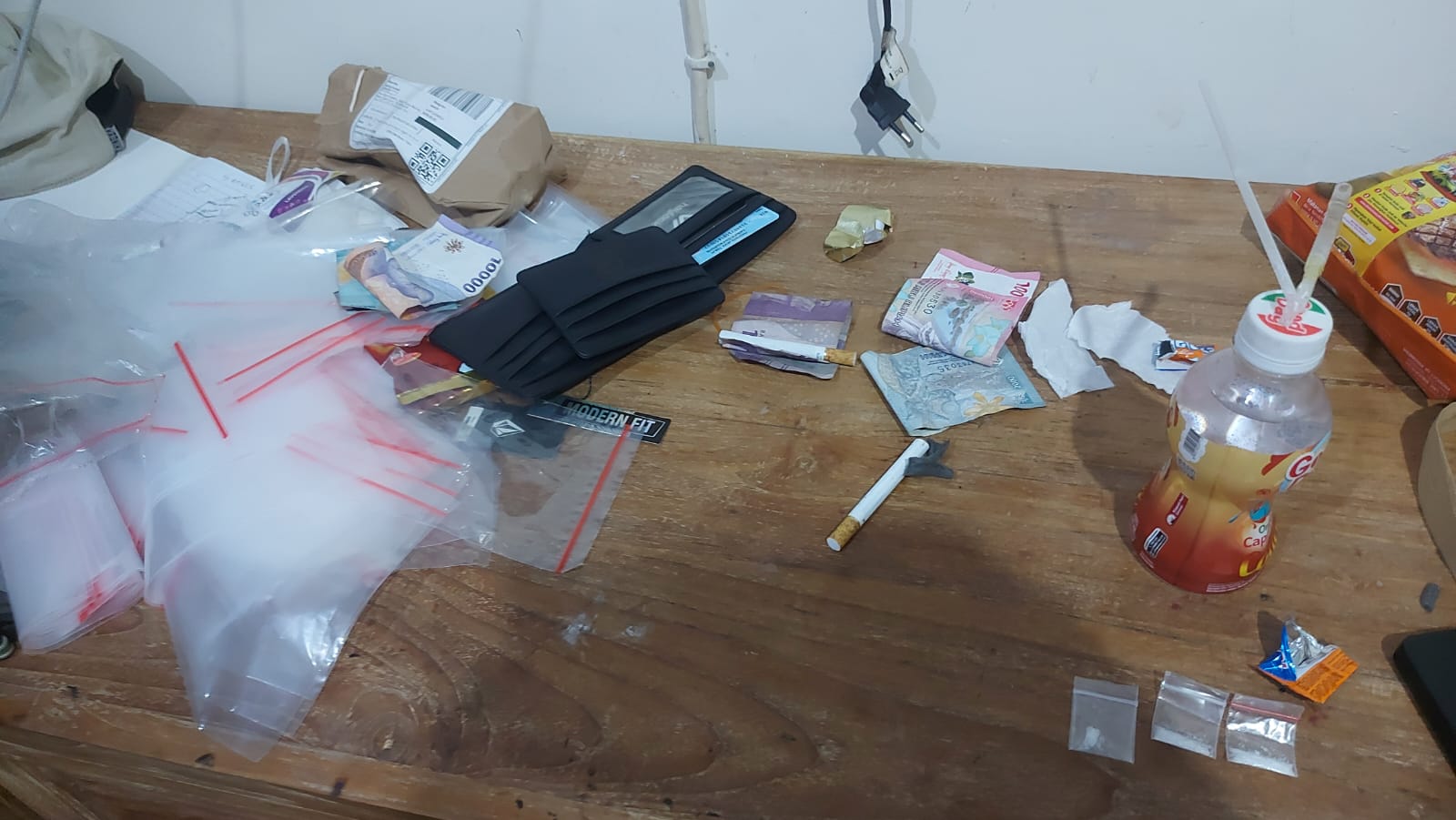 Denpasar BNN’s Early-Morning Operation Seizes 8.5 Grams of Meth, Five Ecstasy Pills; Two Suspects Sought